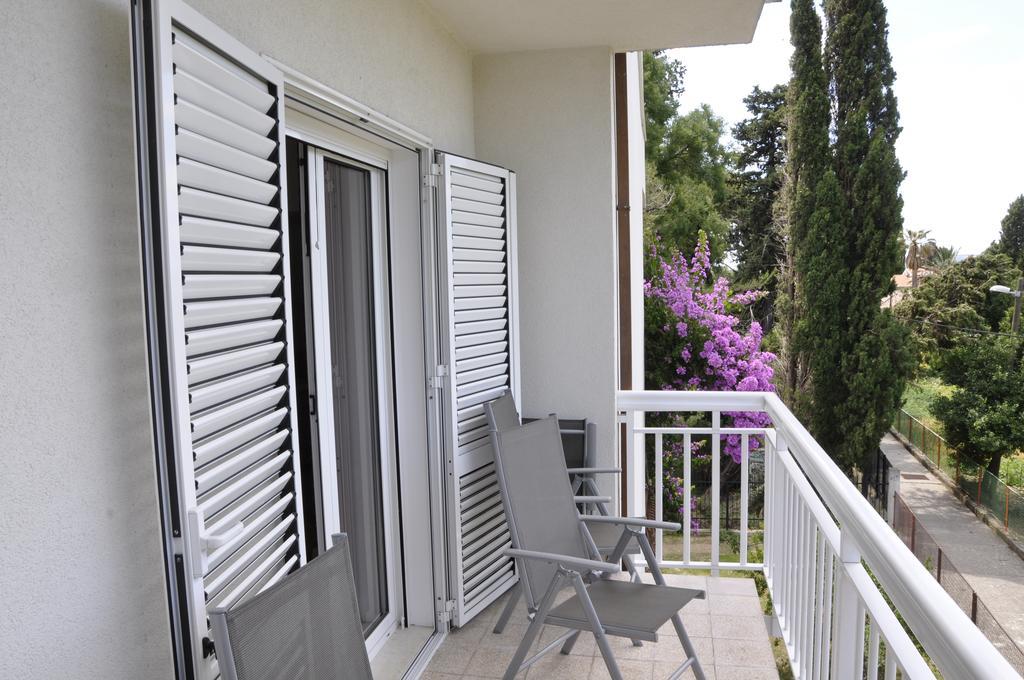 Villa Flora Kastela Phòng bức ảnh